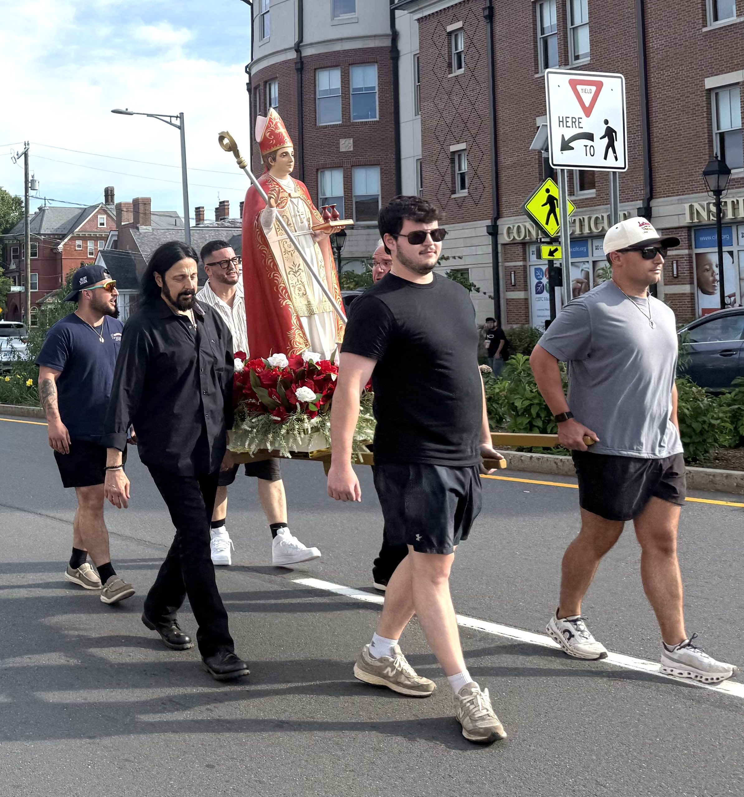 Hundreds celebrate at San Gennaro Festival