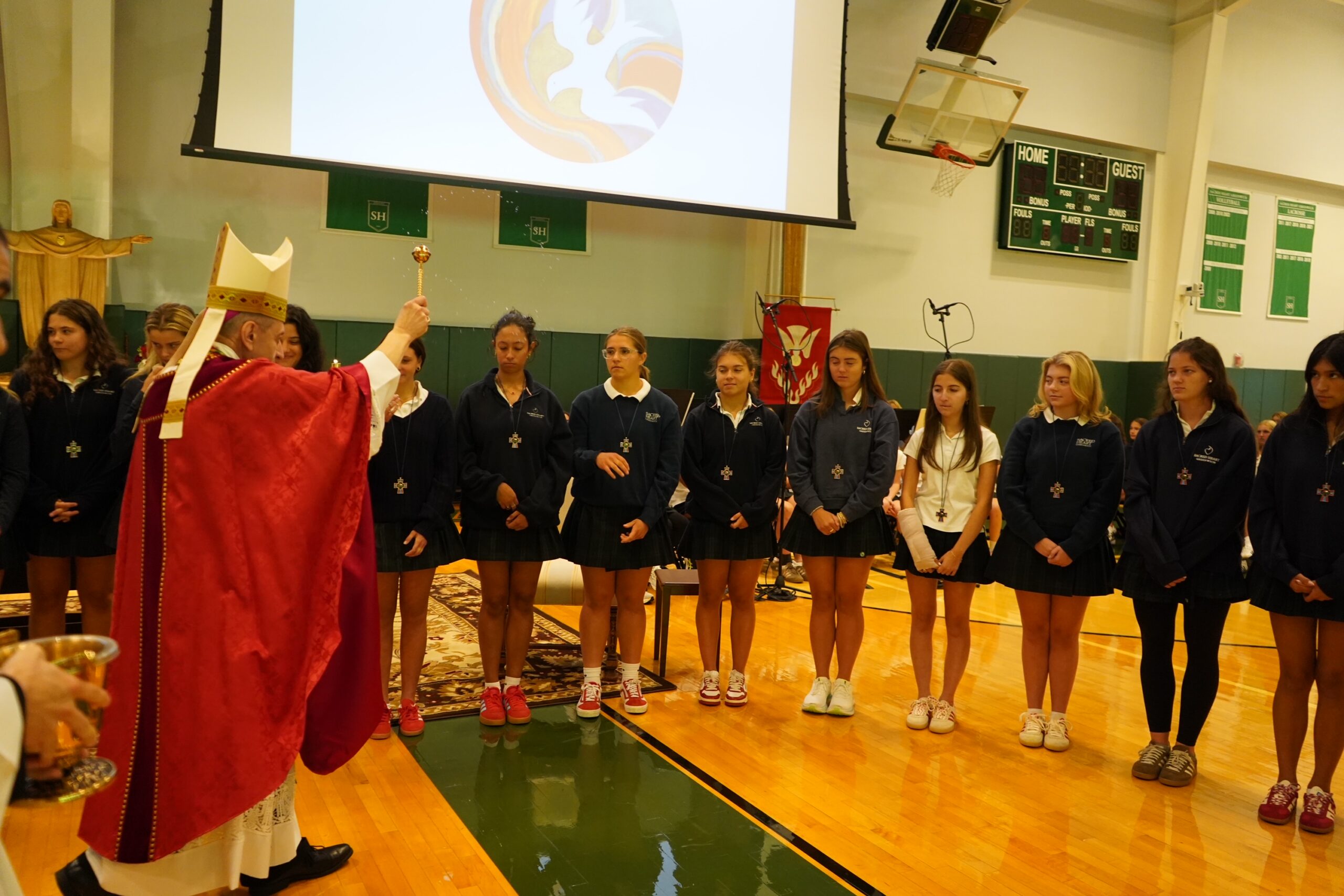 Bishop Caggiano blesses Sacred Heart Greenwich Students commissioned as Eucharistic Ministers